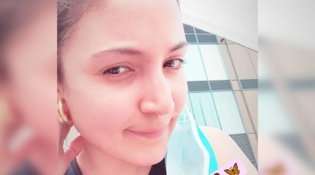 Anushka Sharma Flaunts Her Fresh Glowing Skin In After Workout Selfie.