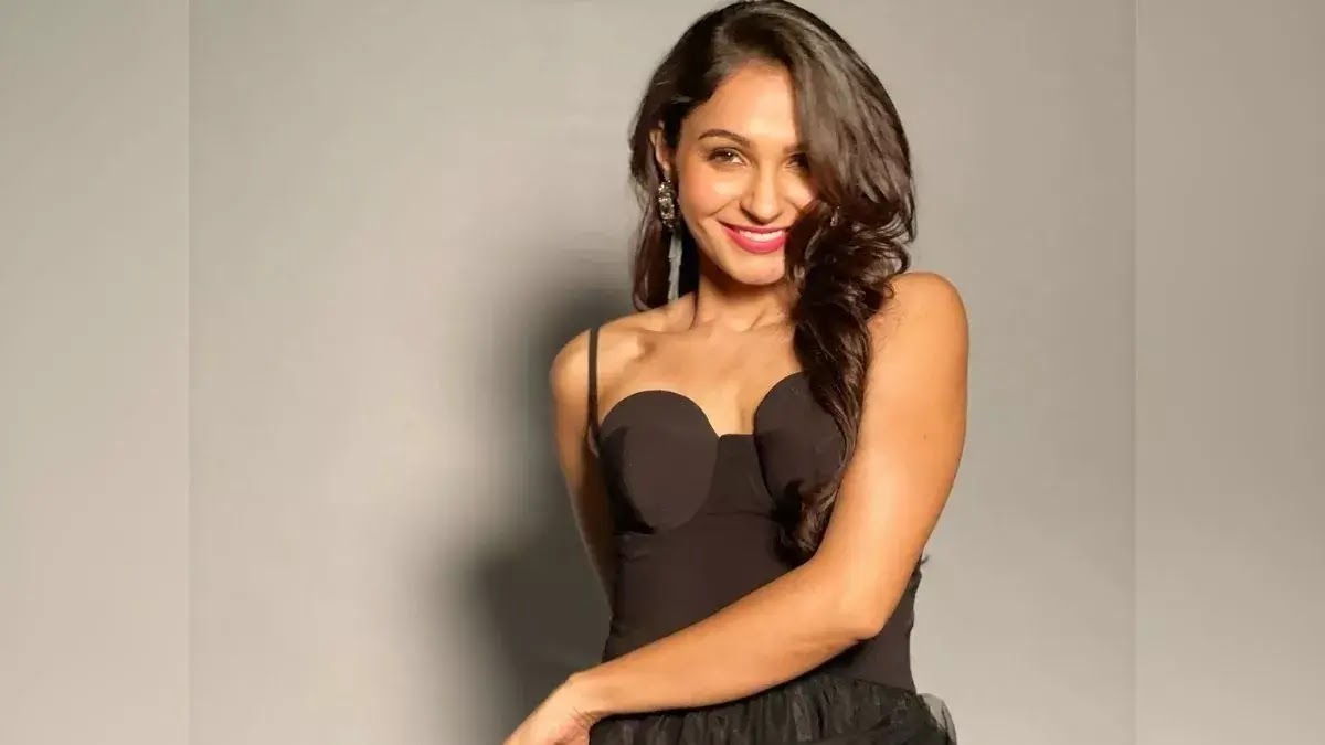 Andrea Jeremiah Images