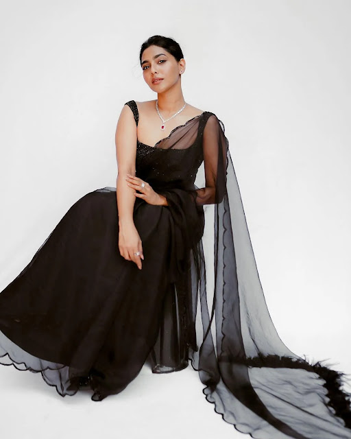 Aishwarya Lekshmi beautiful photos in black saree