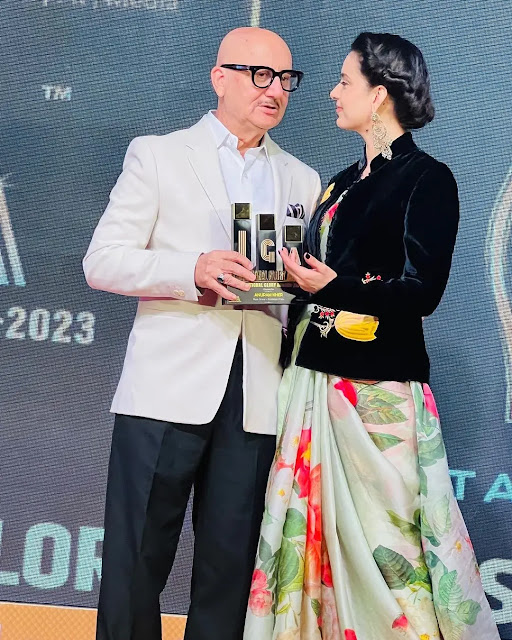 Anupam Kher receives best actor award from Kangana Ranaut
