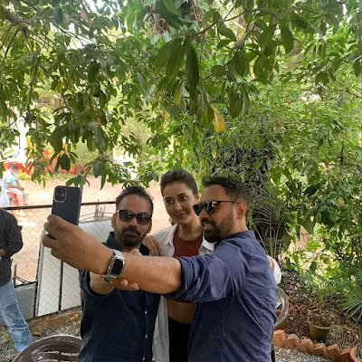 Farzi selfies on sets raashi khanna with raj & Dk