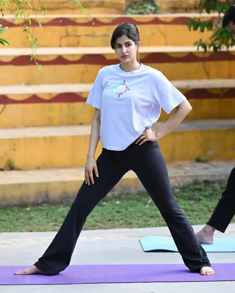 actress sakshi malik doing yoga