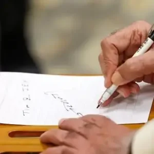 Modi writes speical note for Kareena's sons